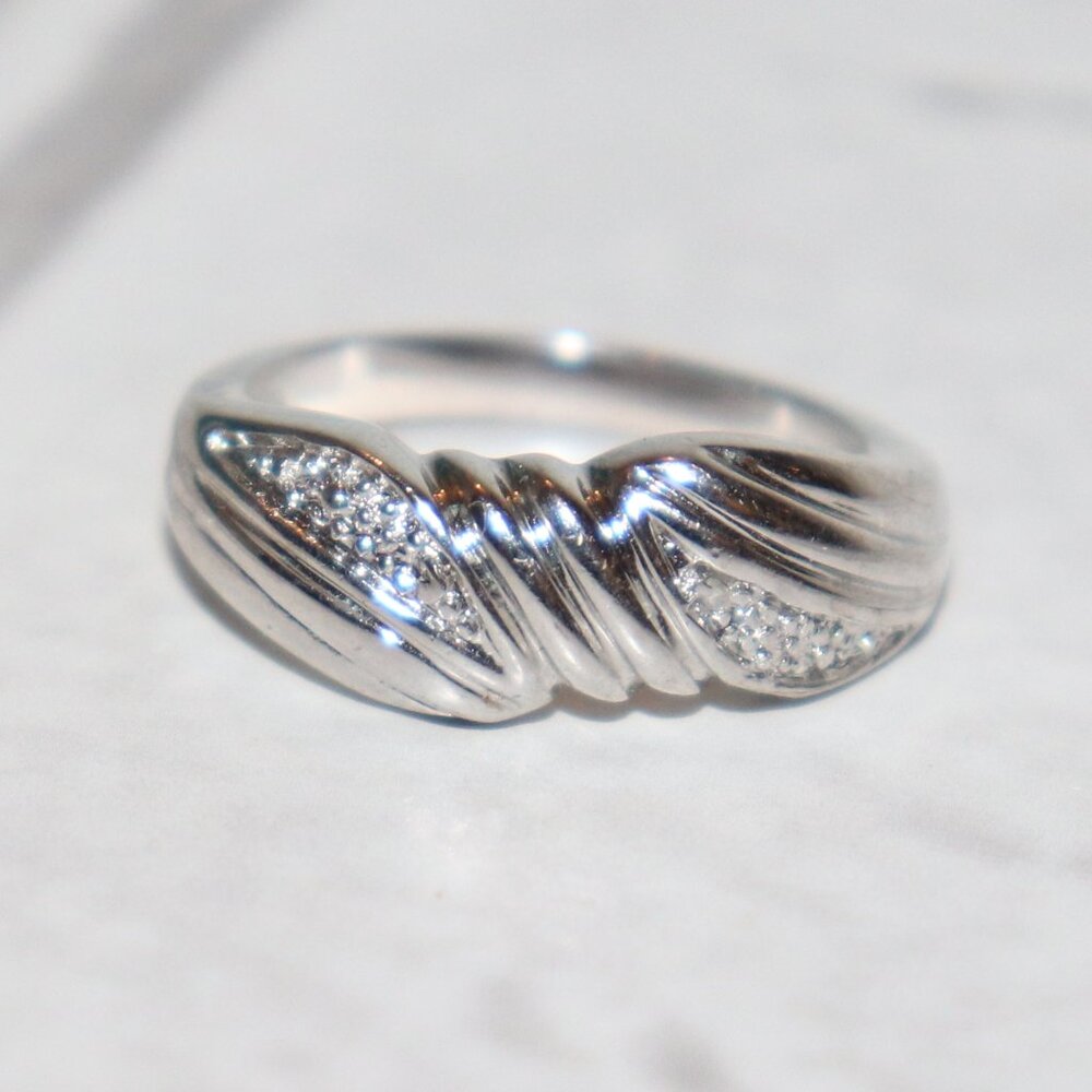 💍 Pretty Silver Ring – Size 7 Simple Shine · Everyday Classic · Lightweight